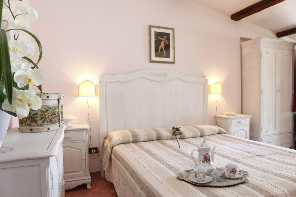 Hotel Il Poggio Dei Pettirossi Bevagna Exterior foto
