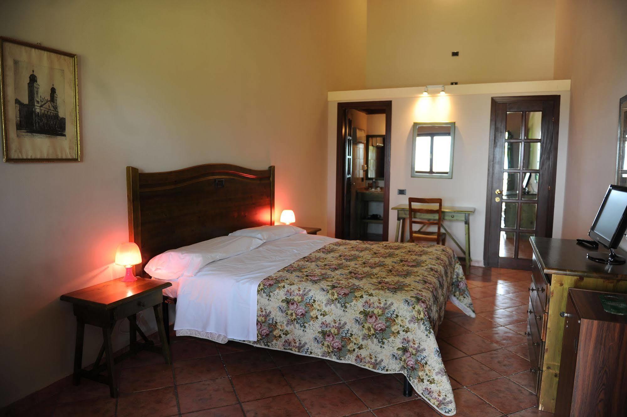 Hotel Il Poggio Dei Pettirossi Bevagna Exterior foto